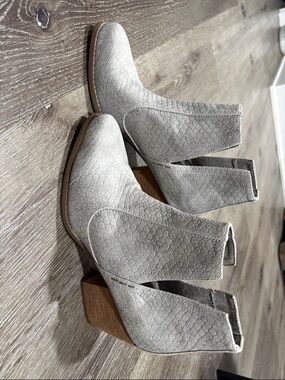 Not Rated Light Gray Scaled Block Heel Ankle Boots